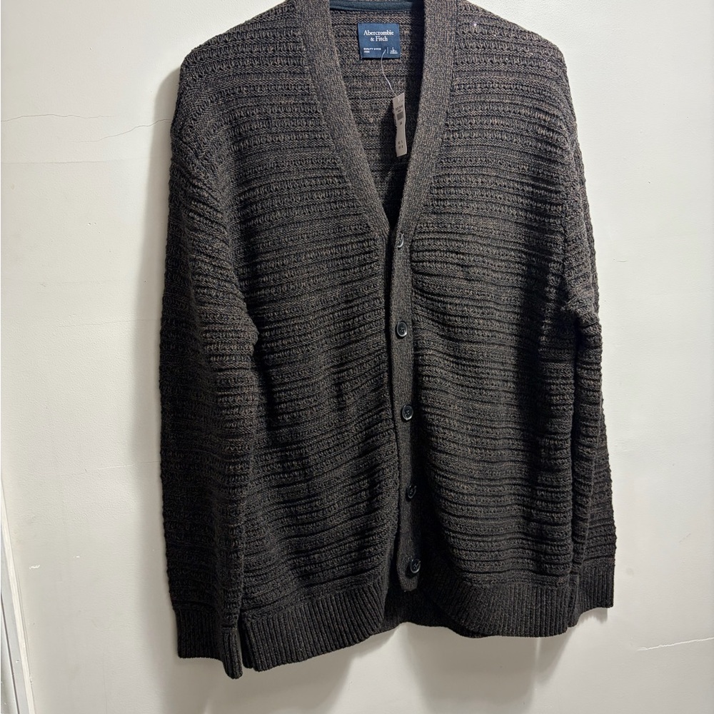 Abercrombie & fitch 
Quality since 19892 L made in Cambodia